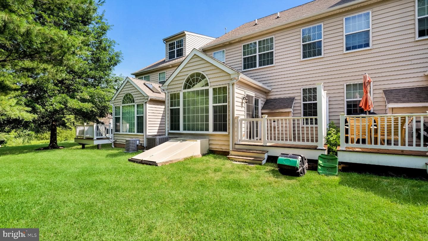 320 Oxford Lane photo 35