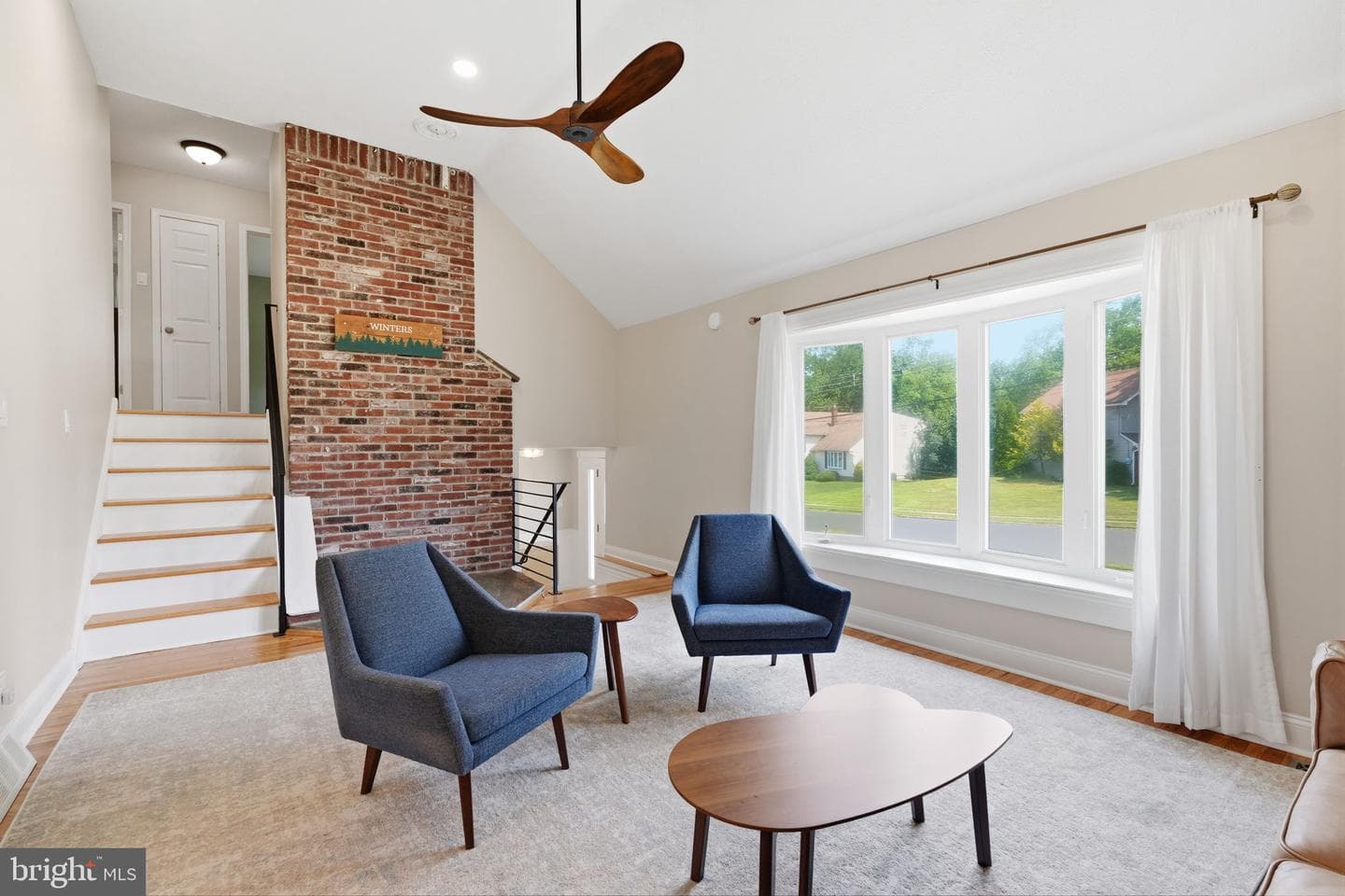 686 Cheryl Drive photo 10