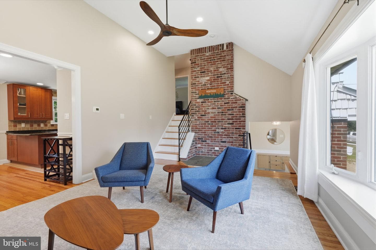 686 Cheryl Drive photo 11