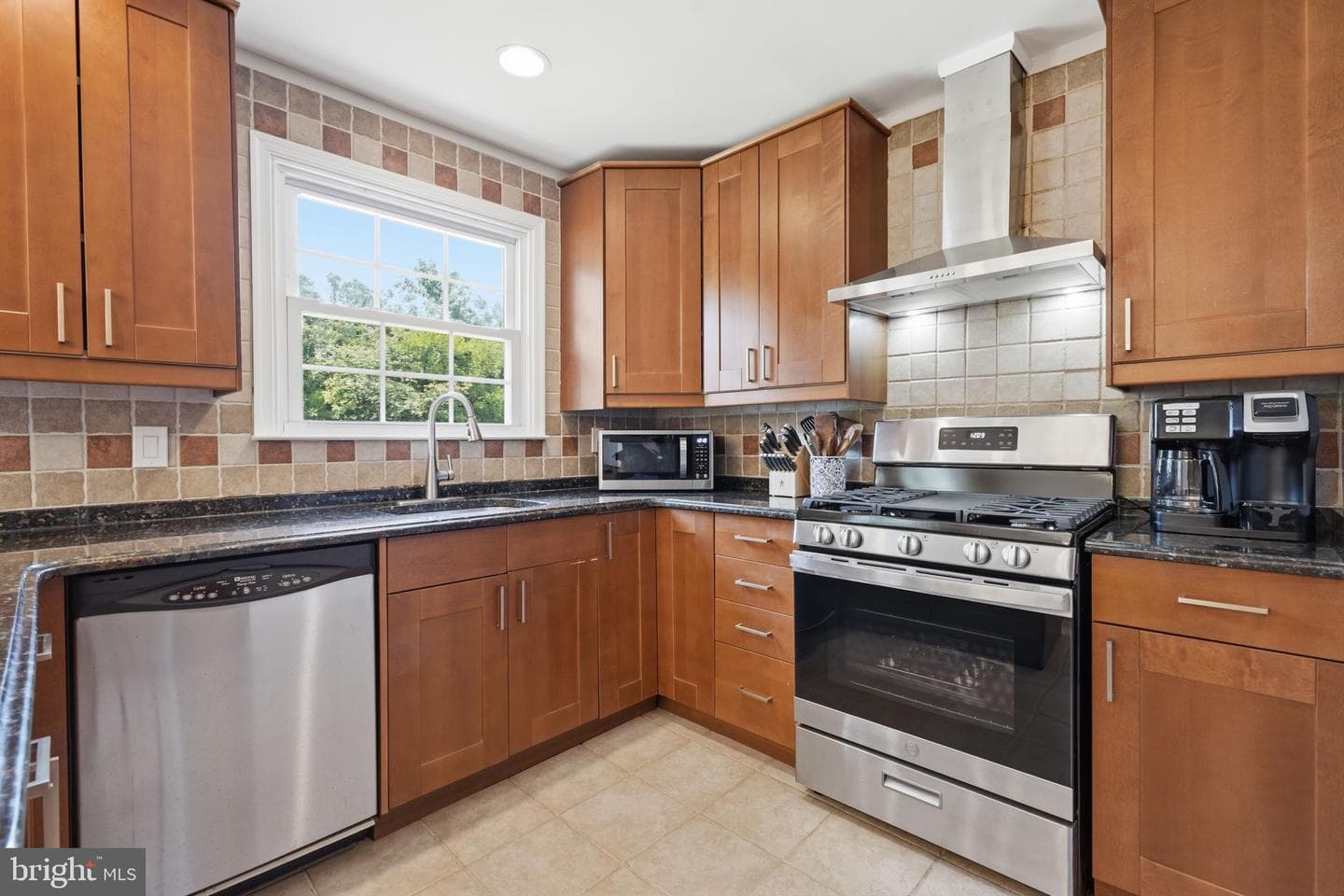 686 Cheryl Drive photo 14