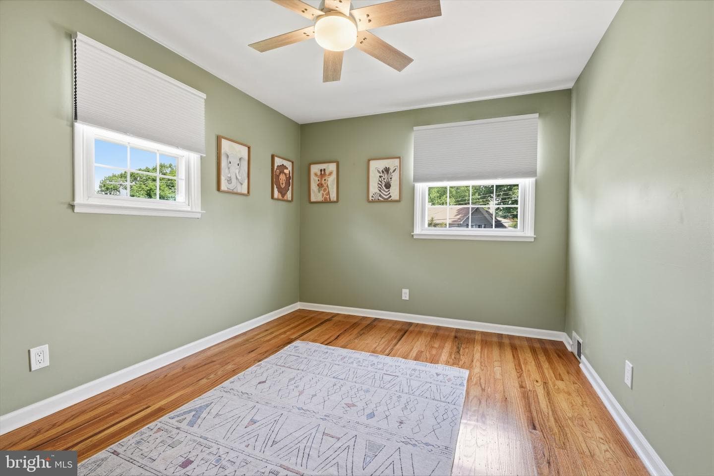 686 Cheryl Drive photo 23