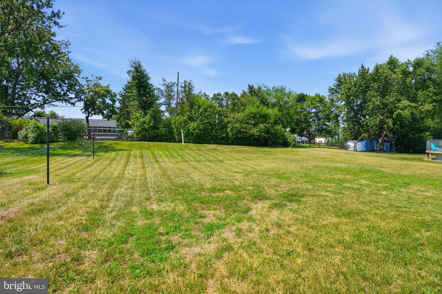 686 Cheryl Drive photo 32
