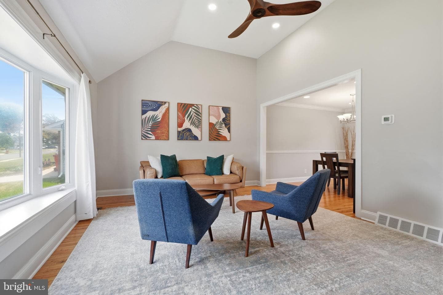 686 Cheryl Drive photo 9