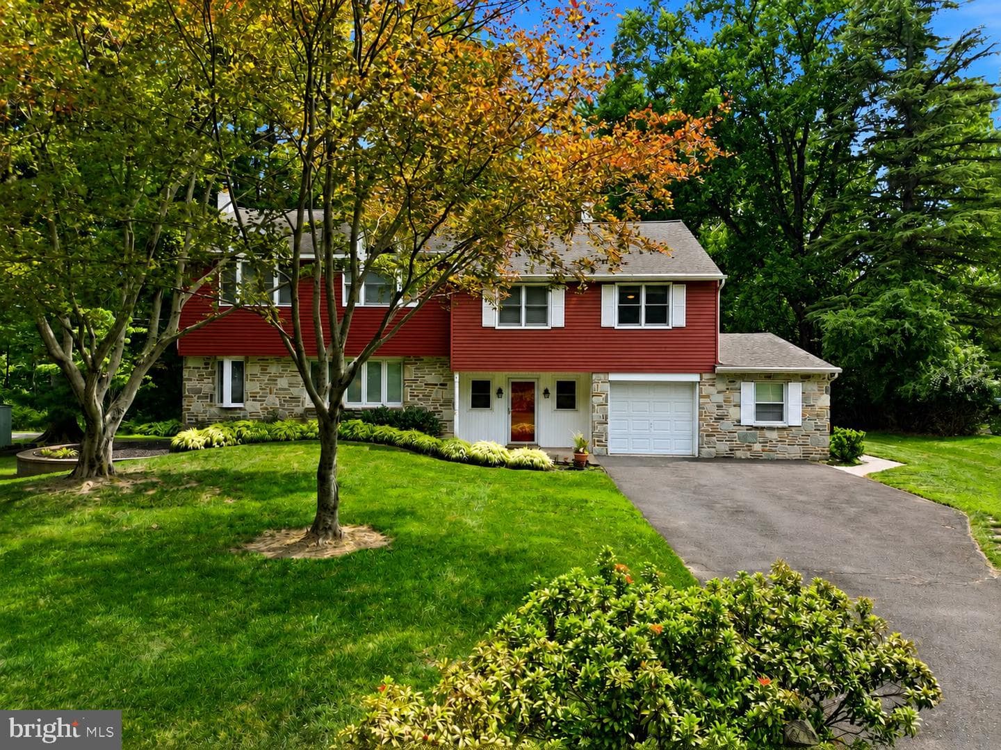 136 Chapel Drive photo 1