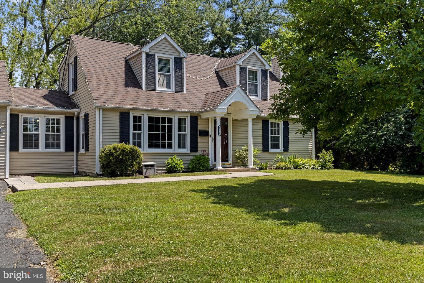 1329 W County Line Road photo 4