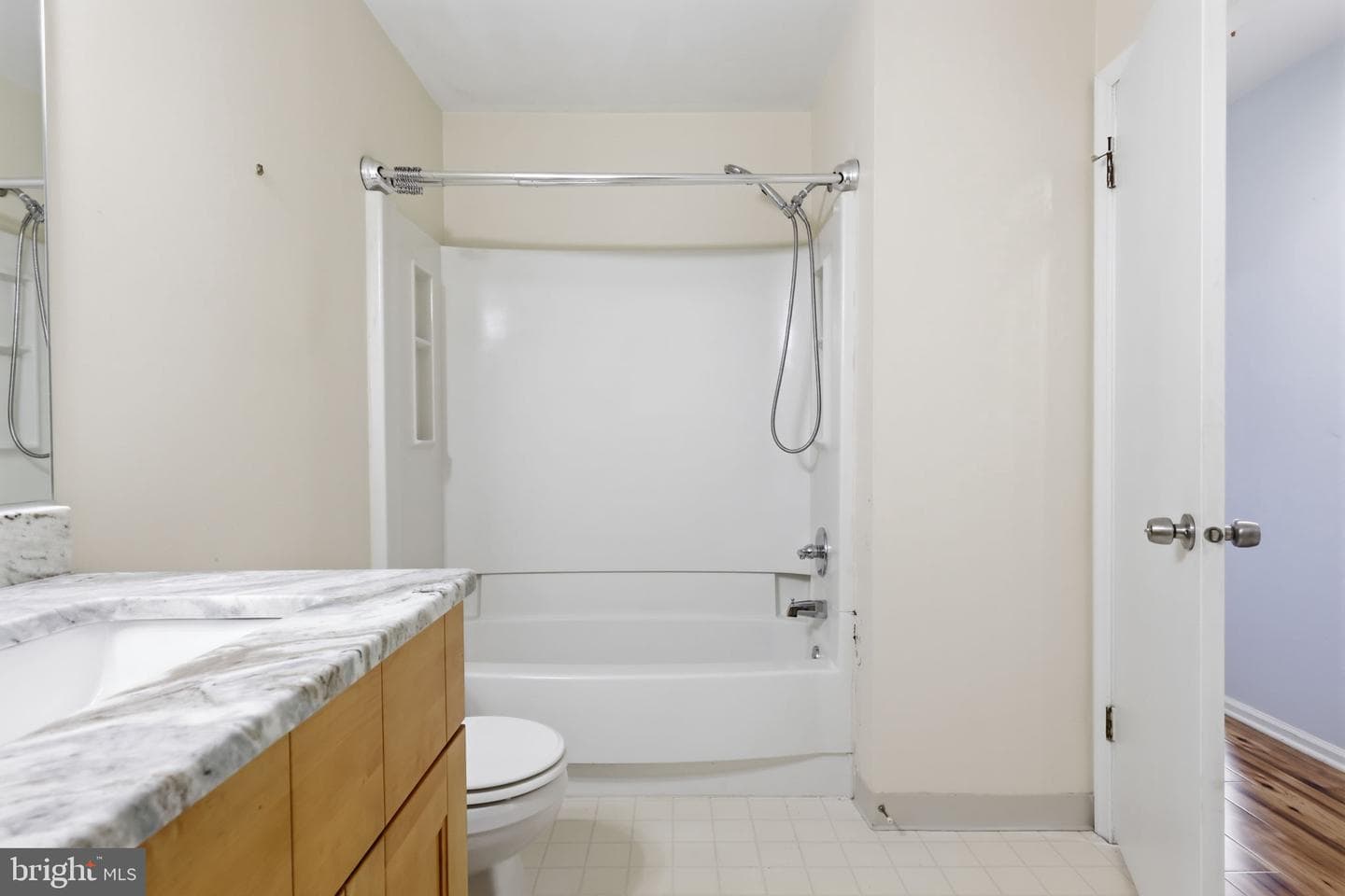 208 Devon Way photo 25