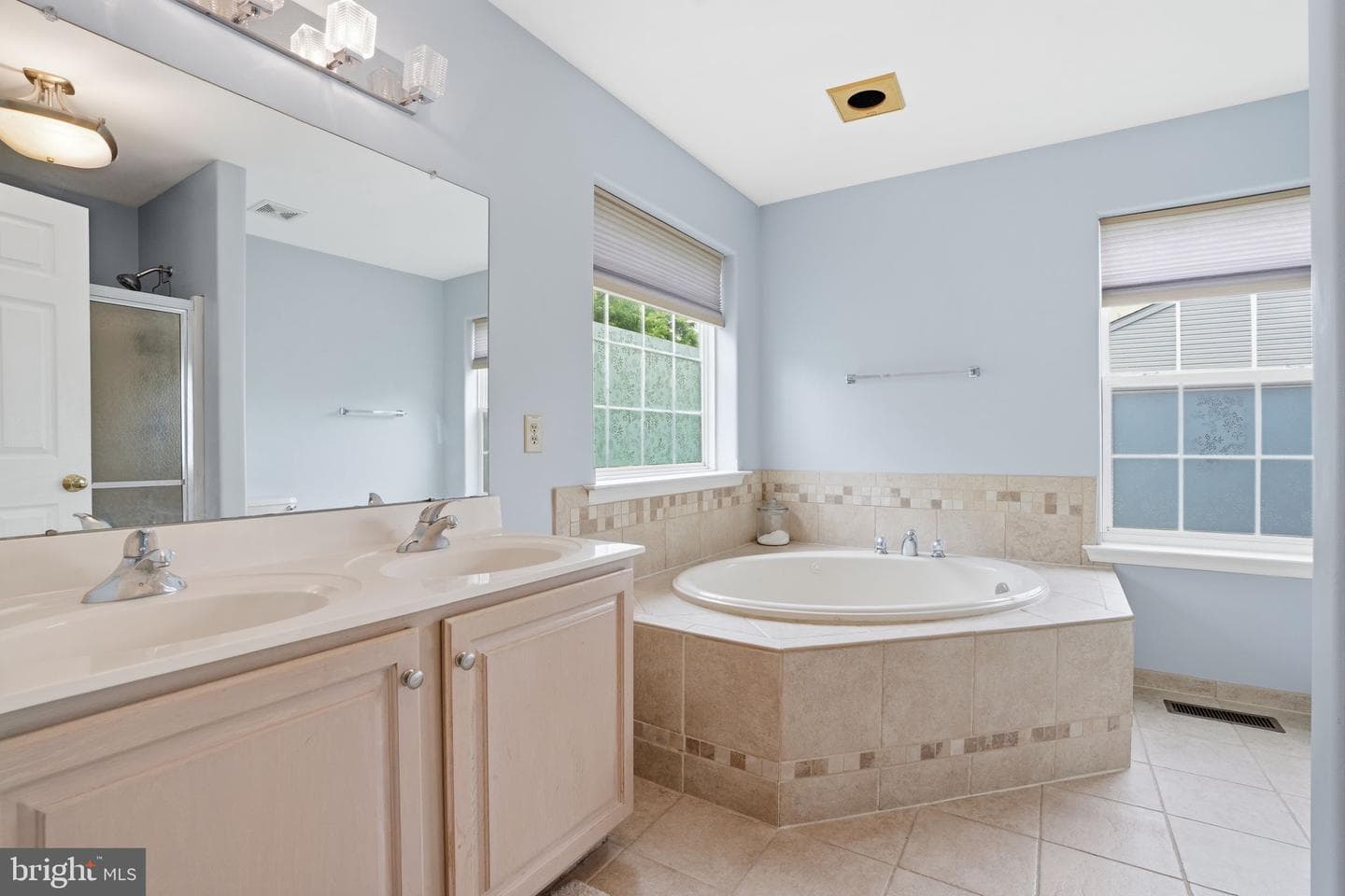 272 Hampshire Drive photo 25