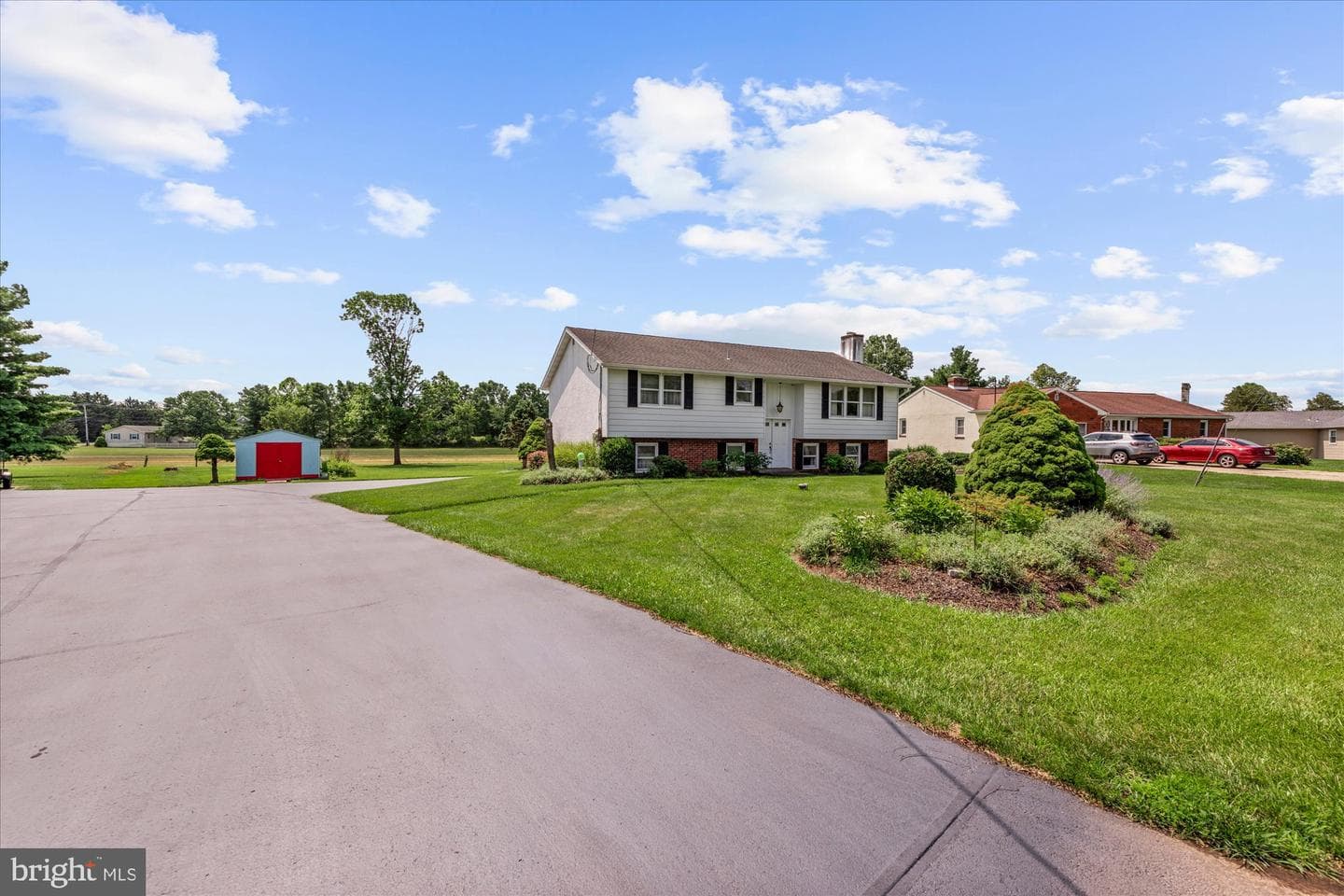 109 Roberts Avenue photo 4