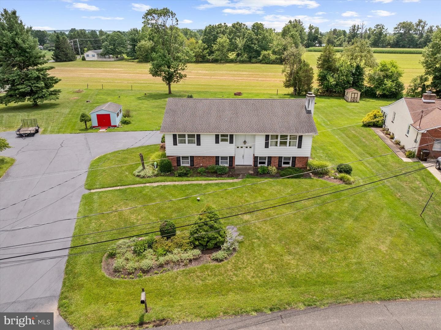 109 Roberts Avenue photo 44