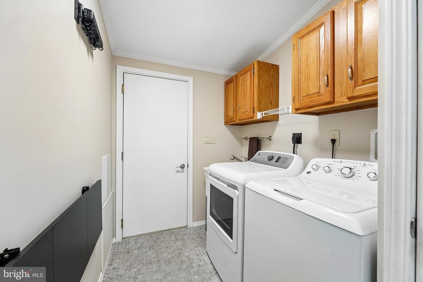 386 Thrush Court W photo 19