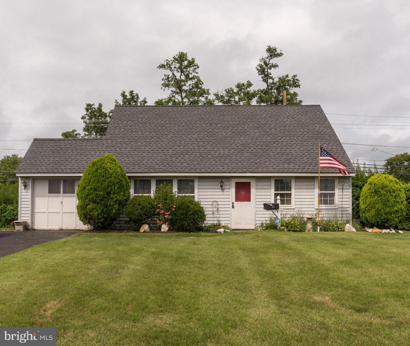 77 Cardinal Road photo 1