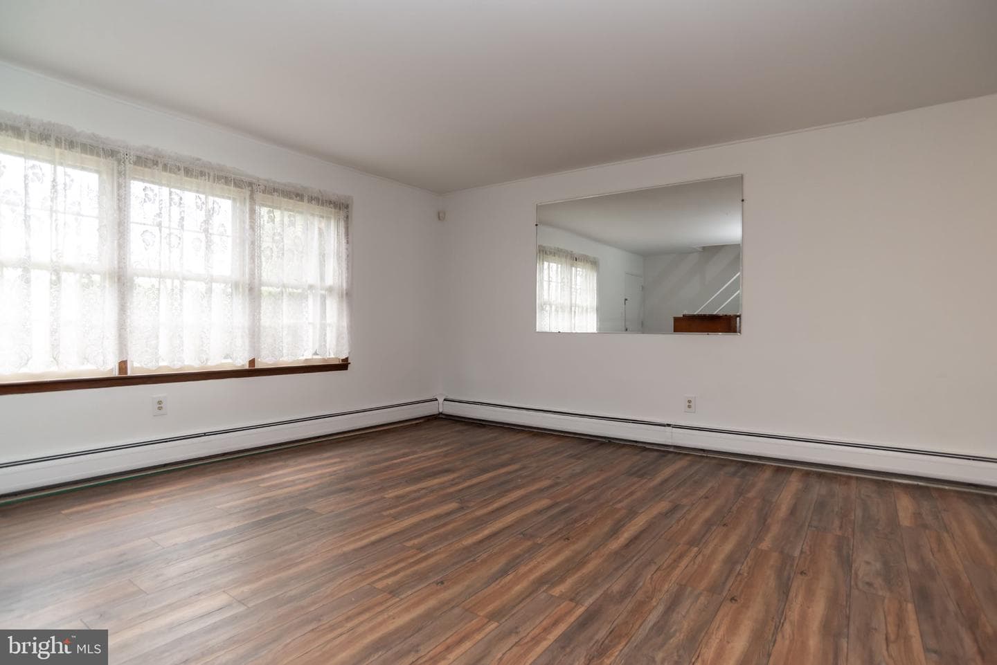 77 Cardinal Road photo 2