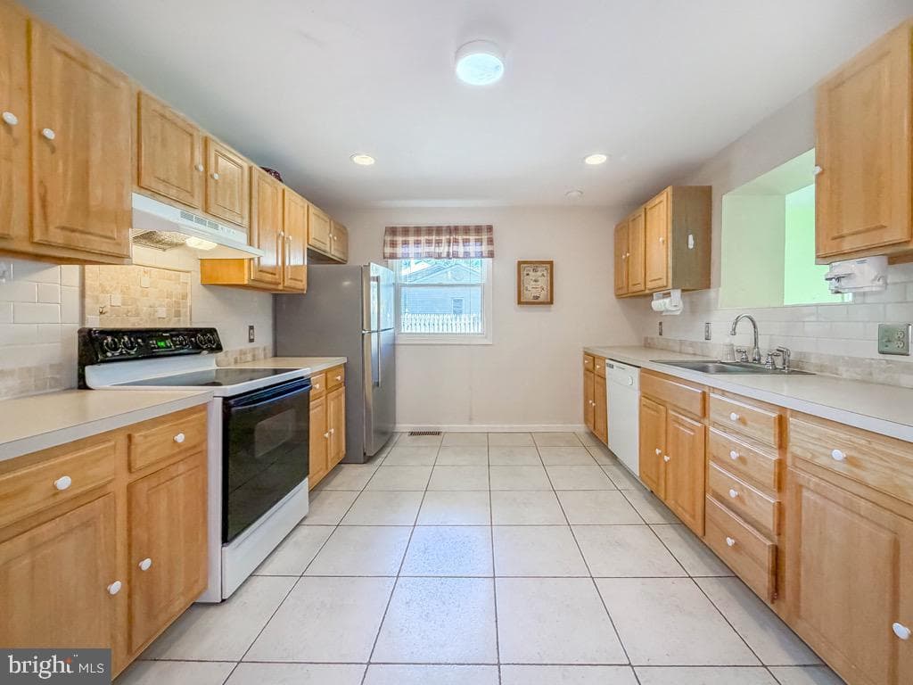79 Charlotte Avenue photo 10