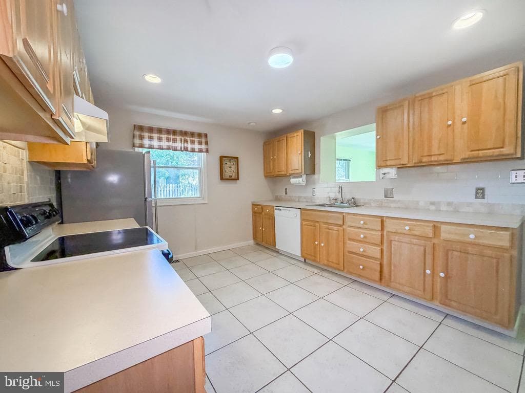 79 Charlotte Avenue photo 11