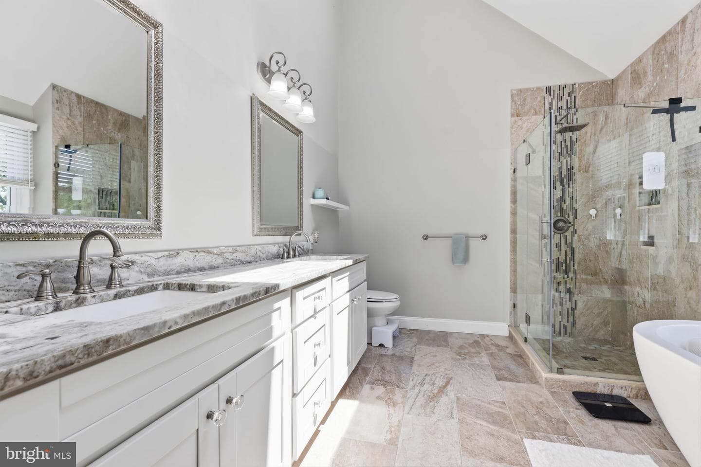 469 Stanford Road photo 3