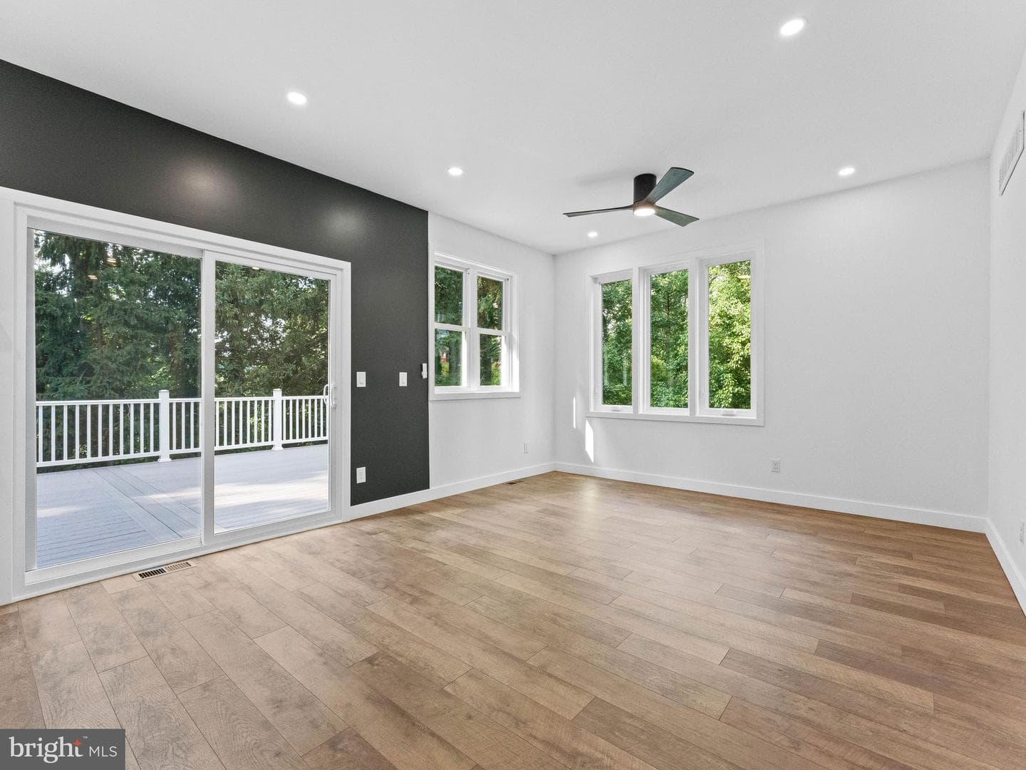 4642 Belmont Avenue photo 8