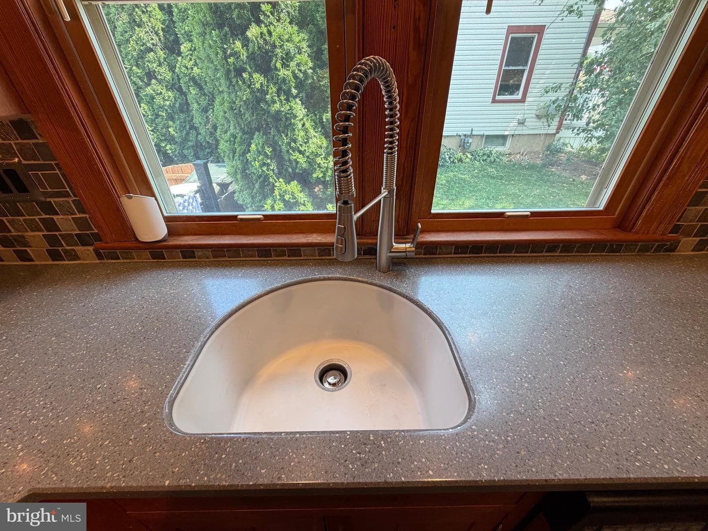 97 Wilson Avenue photo 34