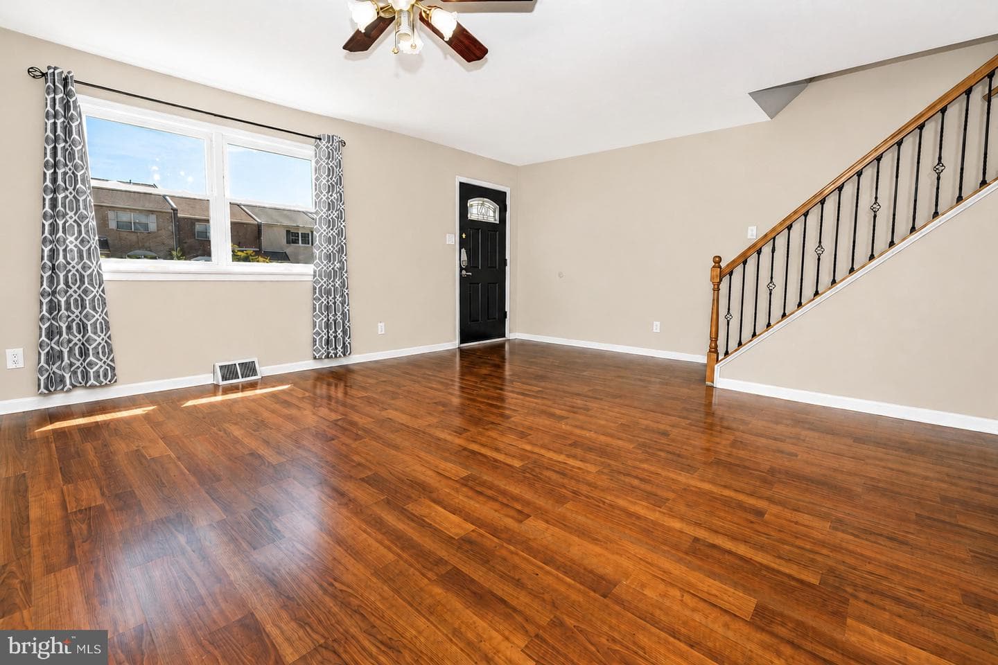 5120 Leeward photo 4