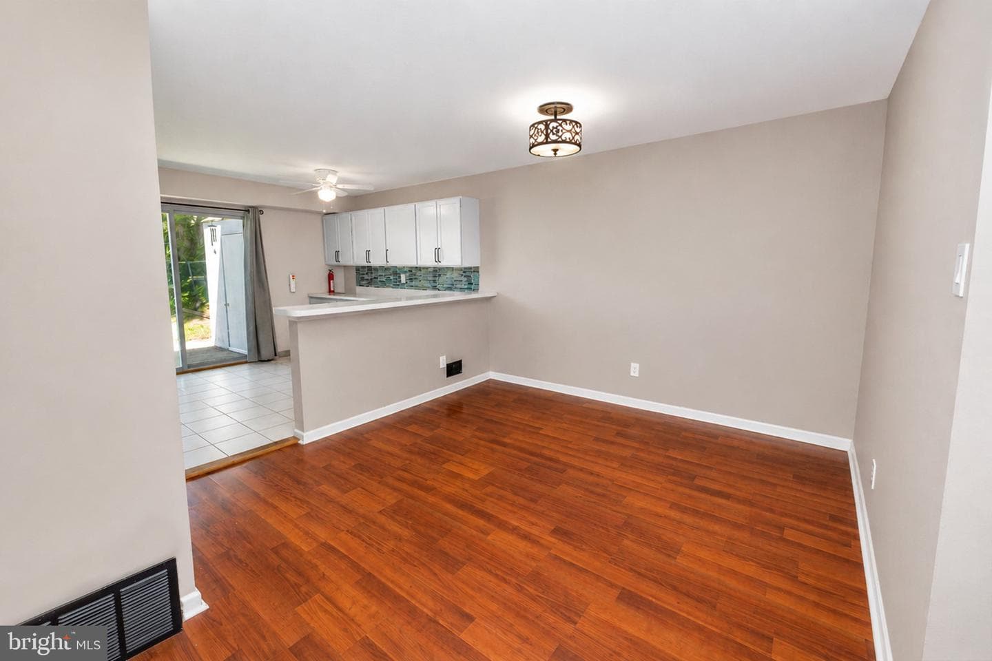 5120 Leeward photo 5