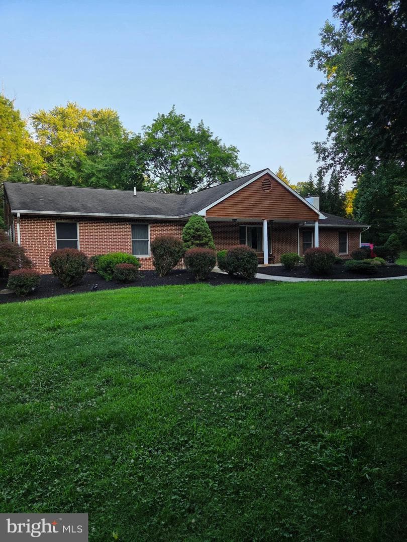 1373 Oxford Valley Road photo 1