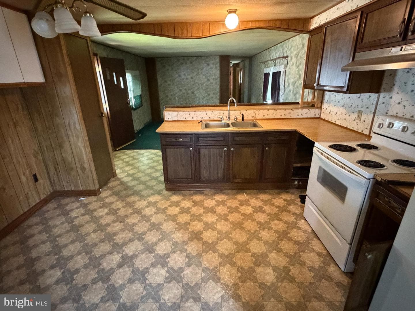 7612 Hunter Drive photo 8