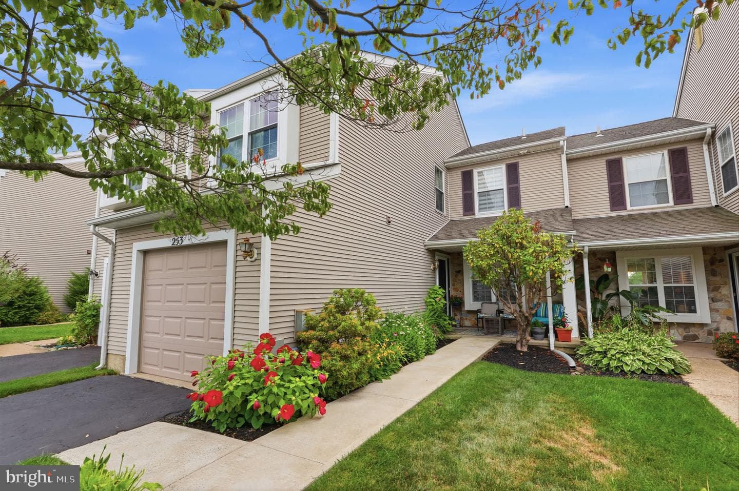 253 Sequoia Drive photo 1