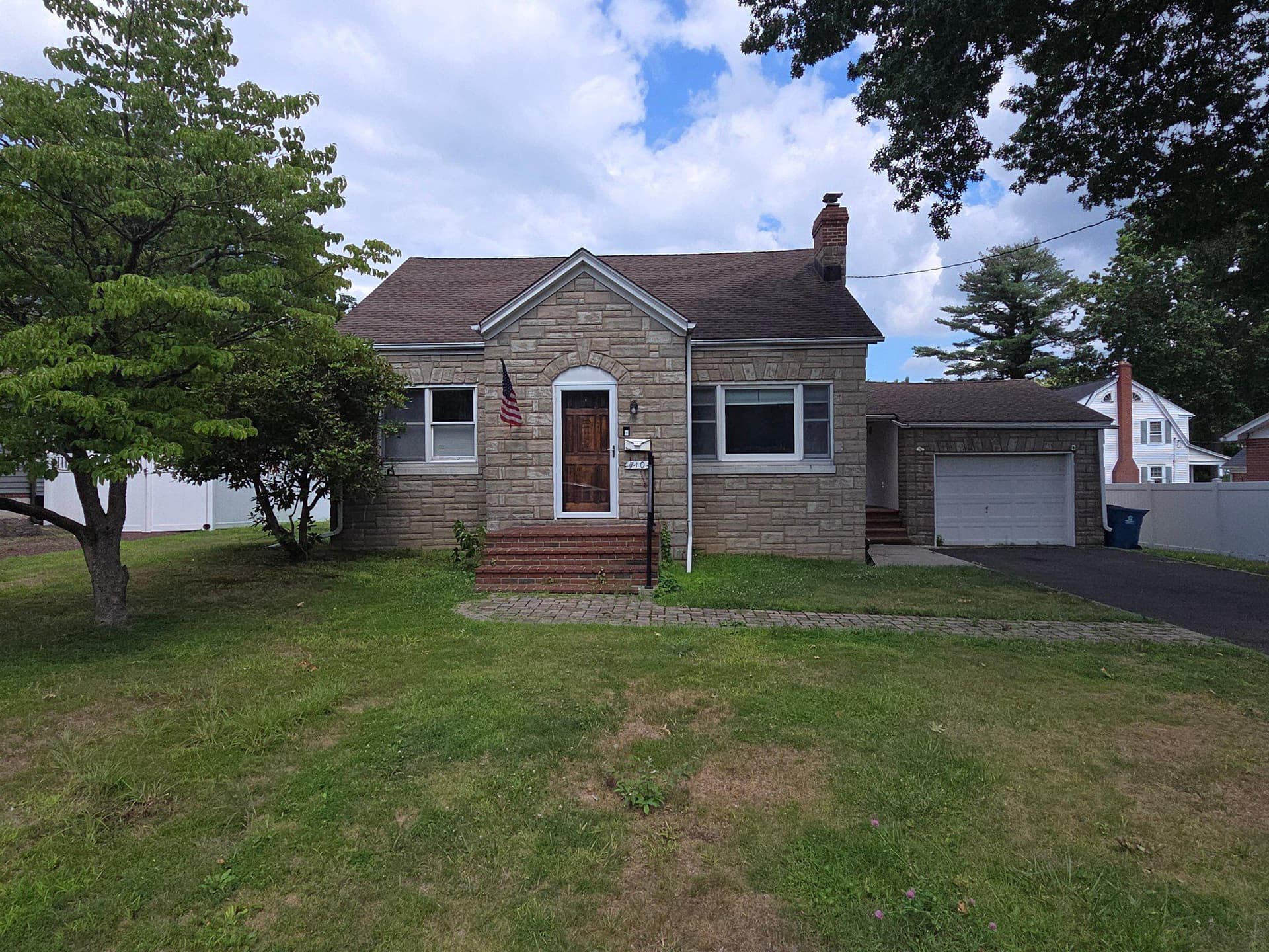710 N Lafayette Avenue photo 1