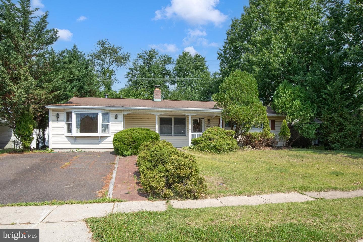 327 Stonybrook Drive photo 1