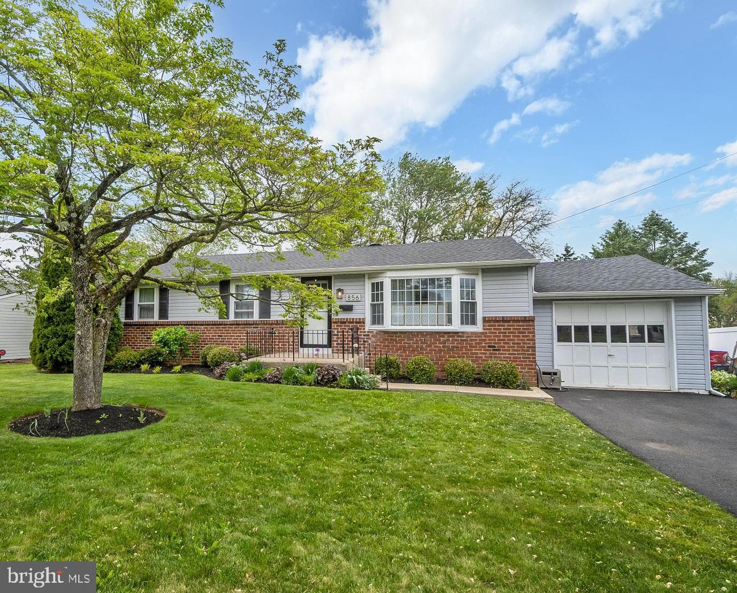 856 Roger Road photo 1