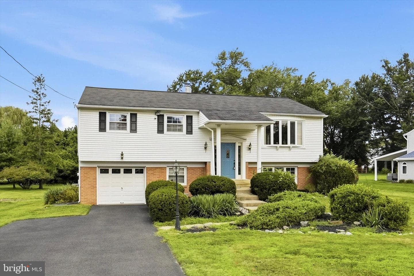 548 Fairhill Drive, Southampton
