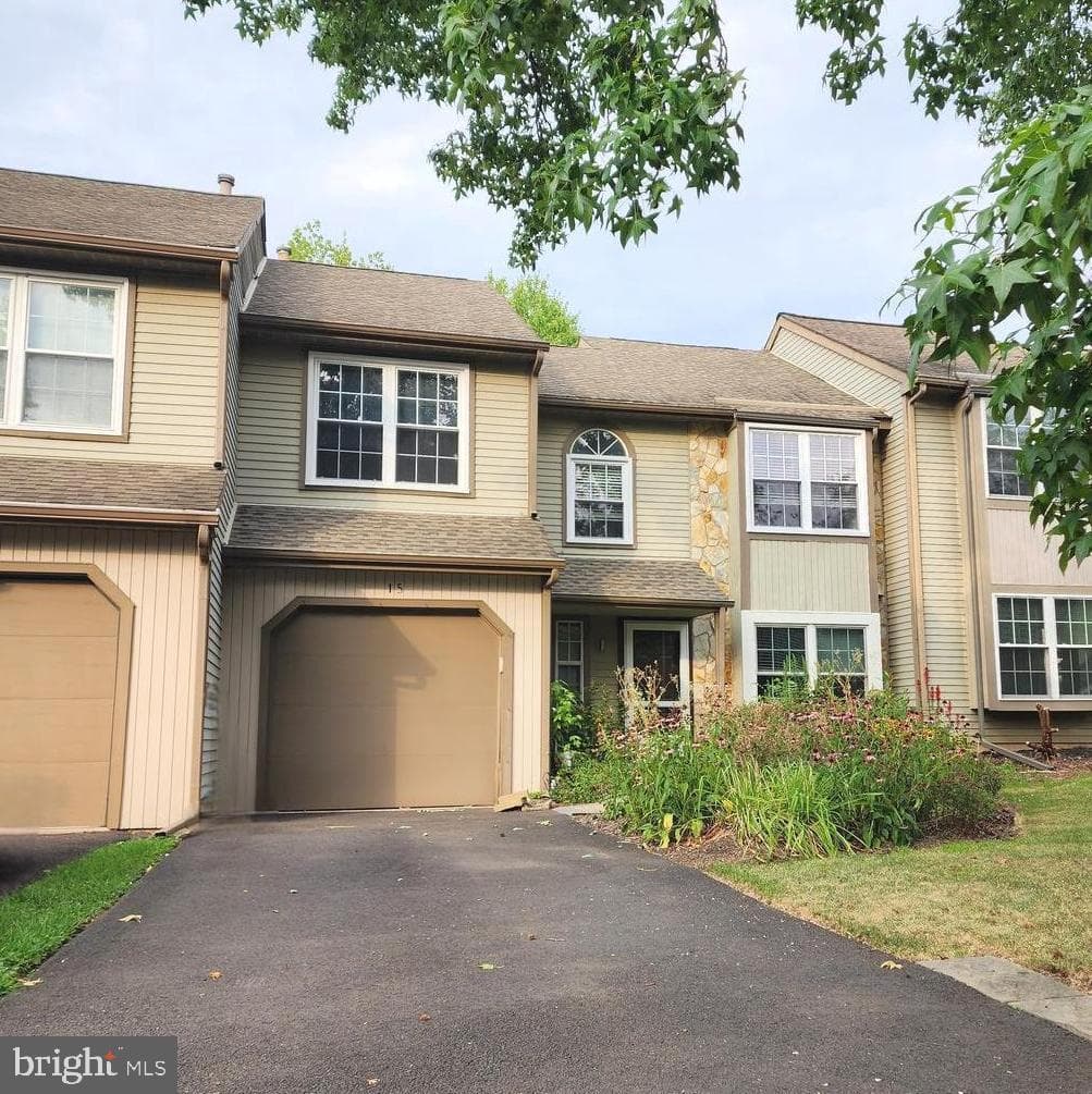 15 Laurel Circle photo 1