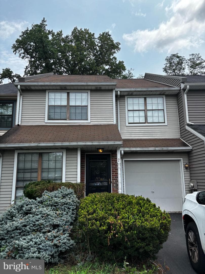 7 E Ridge Mews photo 1