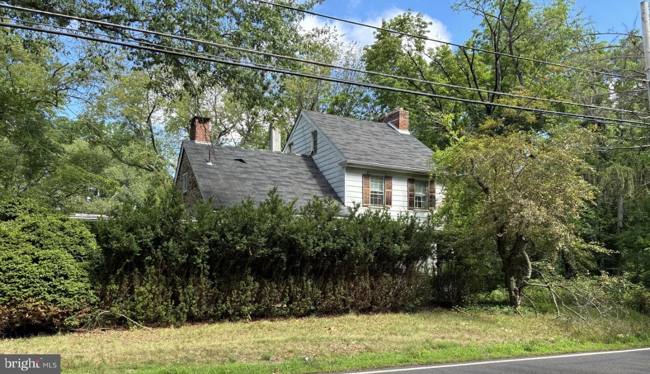 1354 Oxford Valley Road photo 1