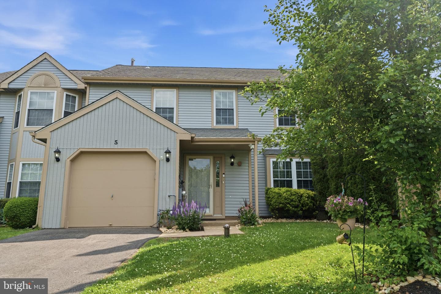 5 Locust Lane photo 1