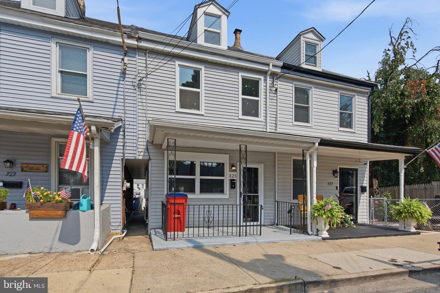 325 Wilson Street photo 1
