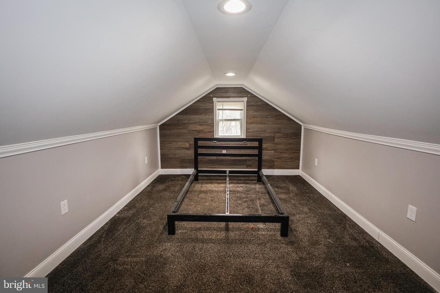 989 Blackhawk Road photo 4