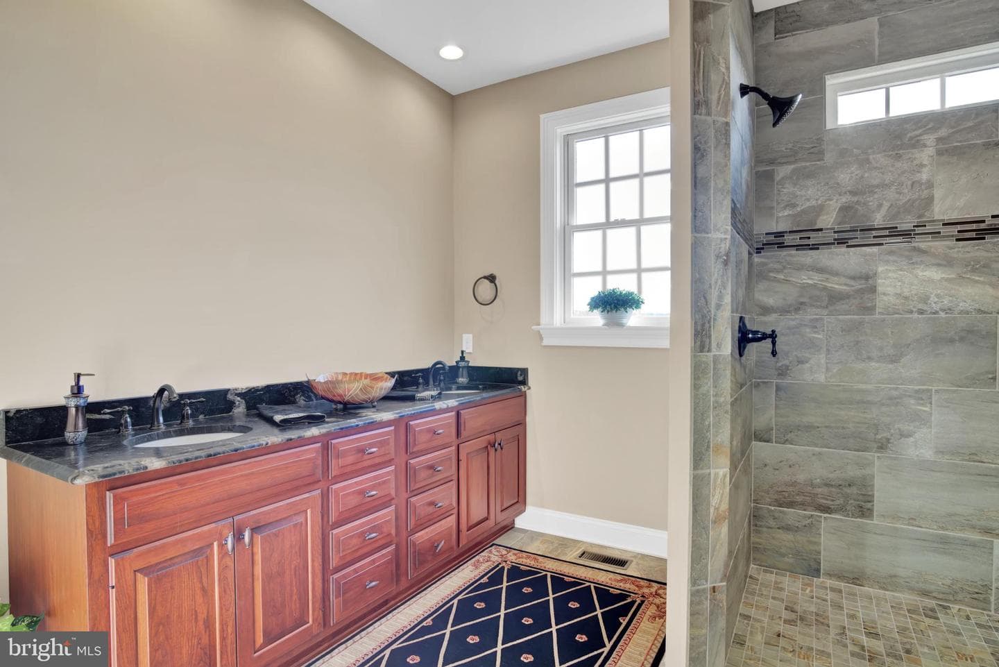 315 Pennington Drive photo 27