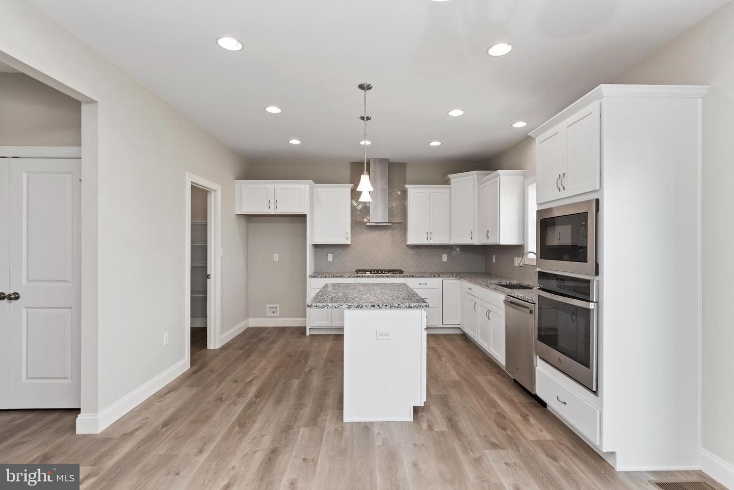 2082 N Autumn Chase Drive N photo 5