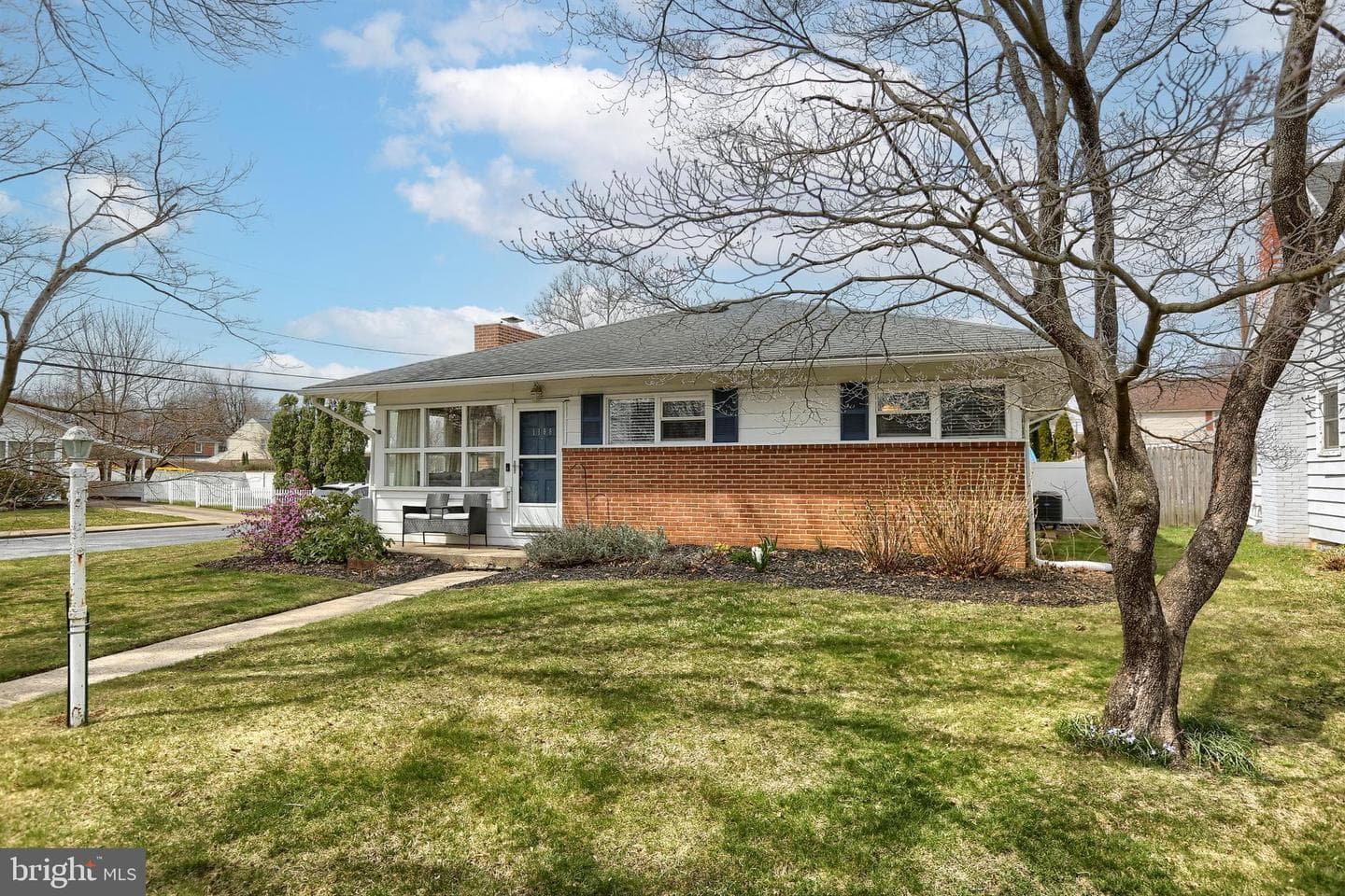 1198 Lowther Road photo 3
