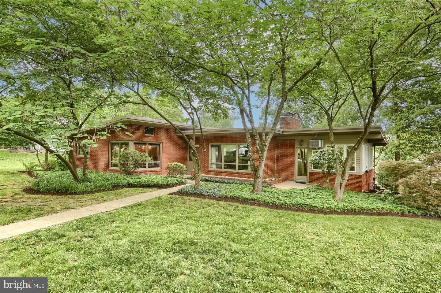 501 Saint Johns Drive photo 1