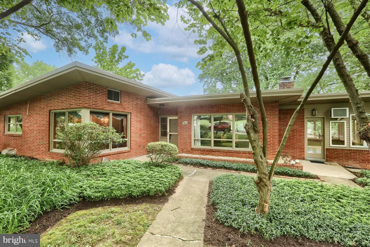 501 Saint Johns Drive photo 2