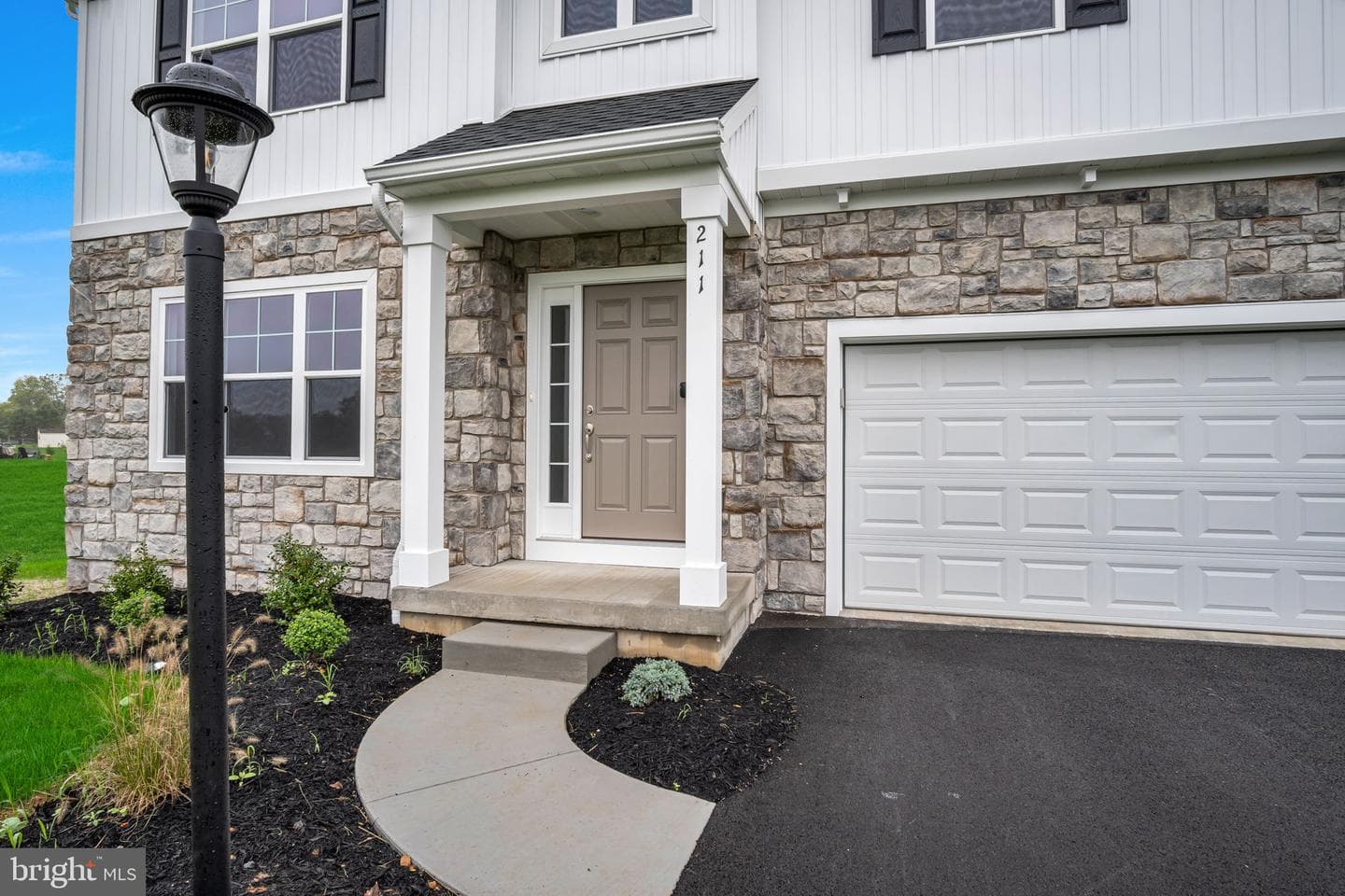 211 Forgedale Drive photo 4