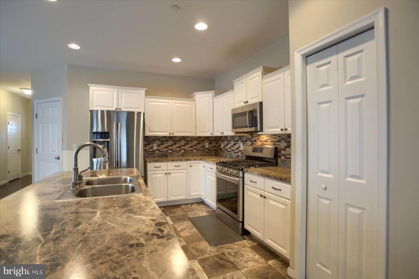 1780 Fairbank Lane photo 12