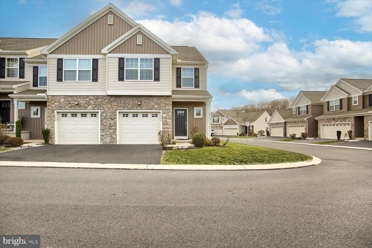 1780 Fairbank Lane photo 2