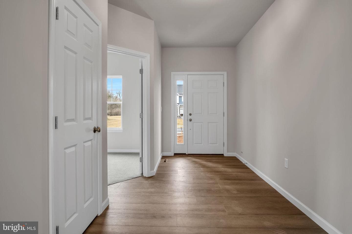 881 Ashfield Drive photo 3