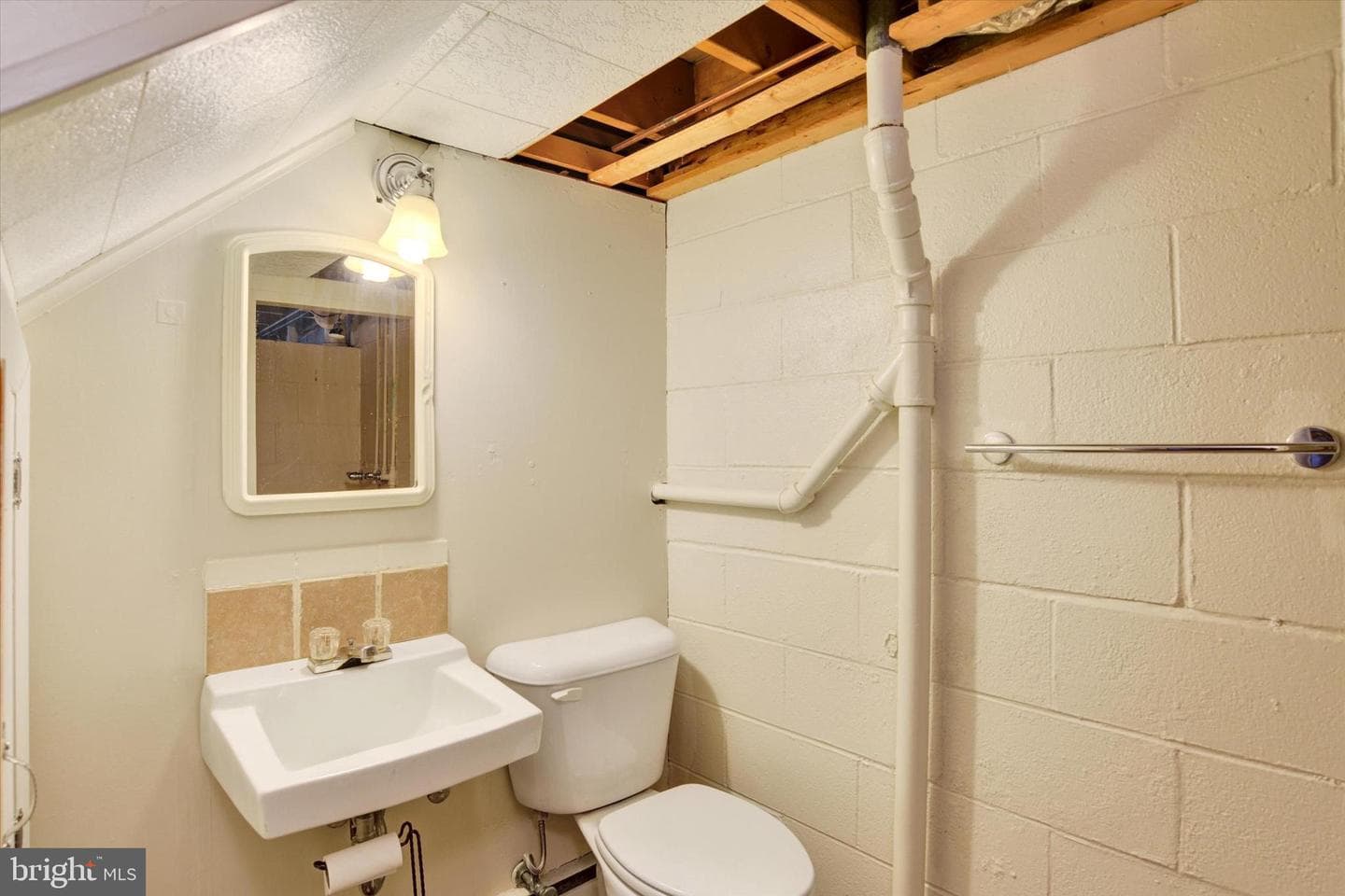 104 S George Street photo 22