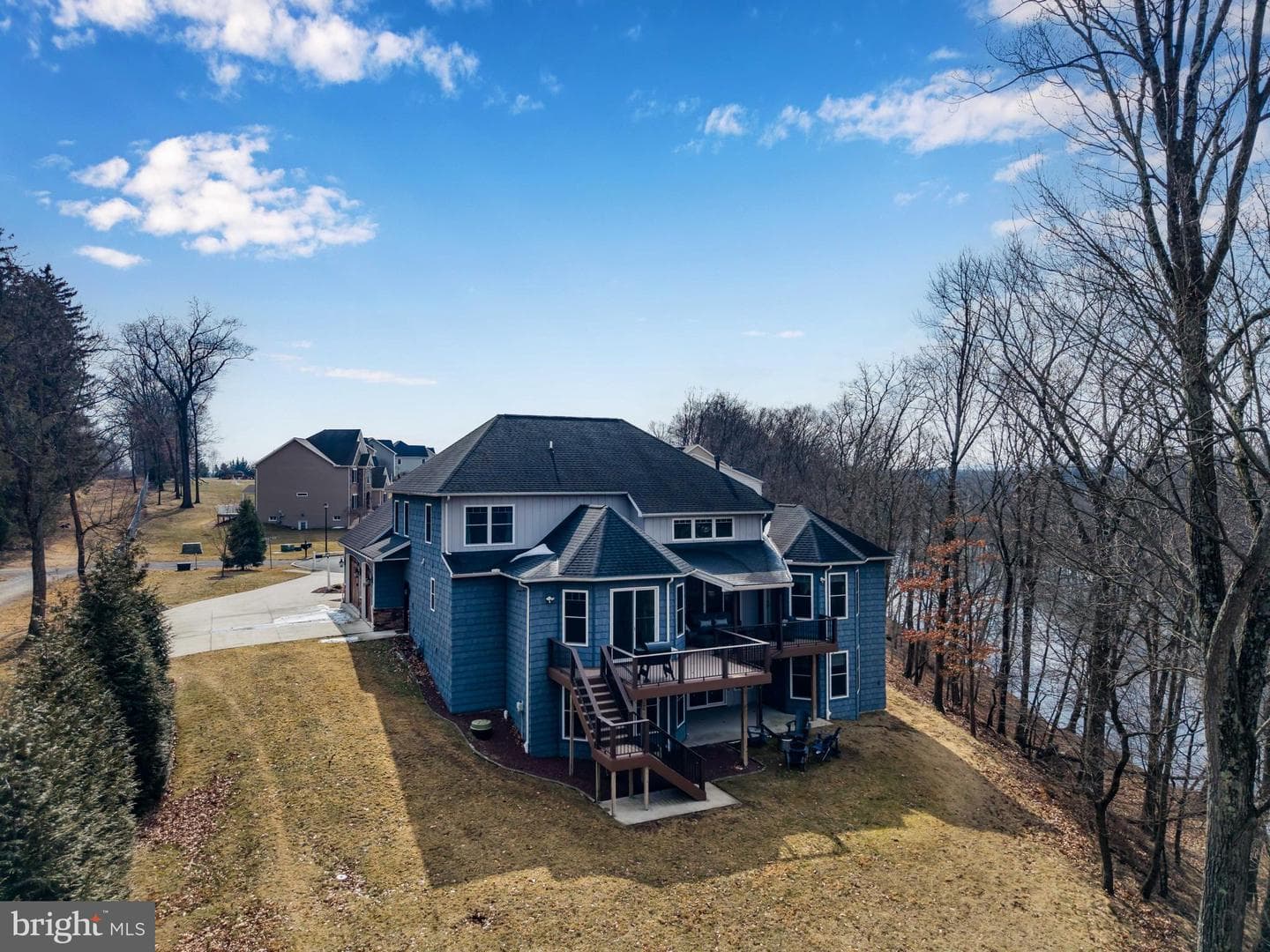 415 Sorbie Lane photo 2