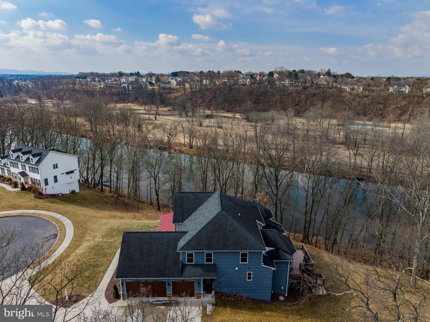 415 Sorbie Lane photo 3