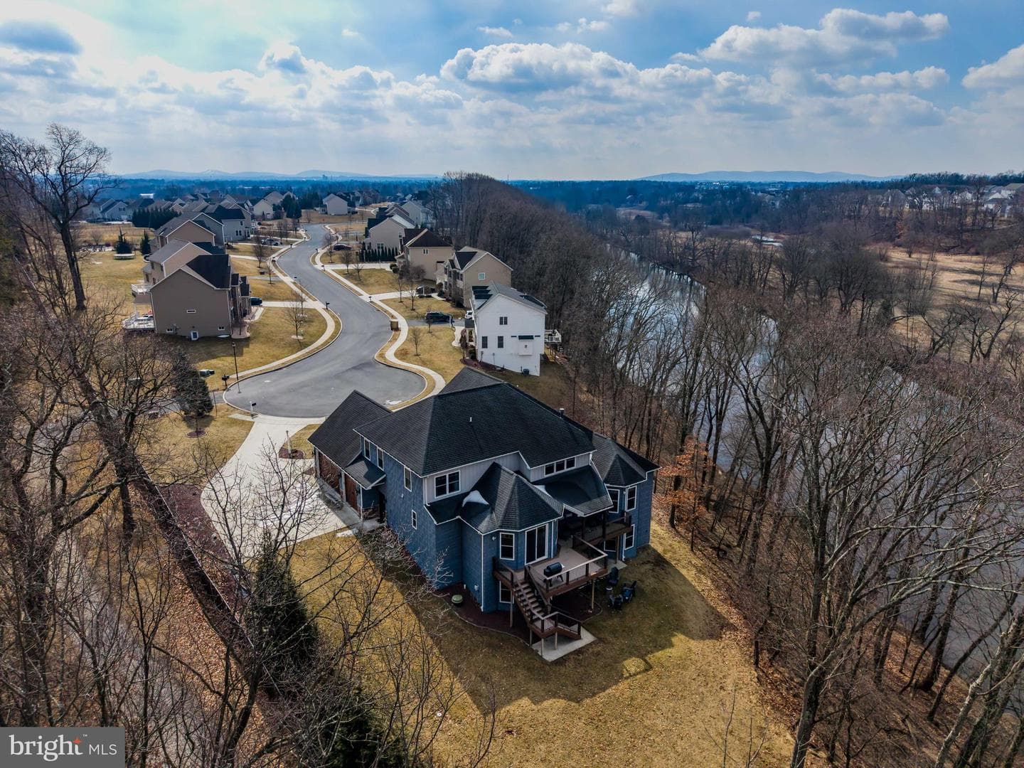 415 Sorbie Lane photo 4