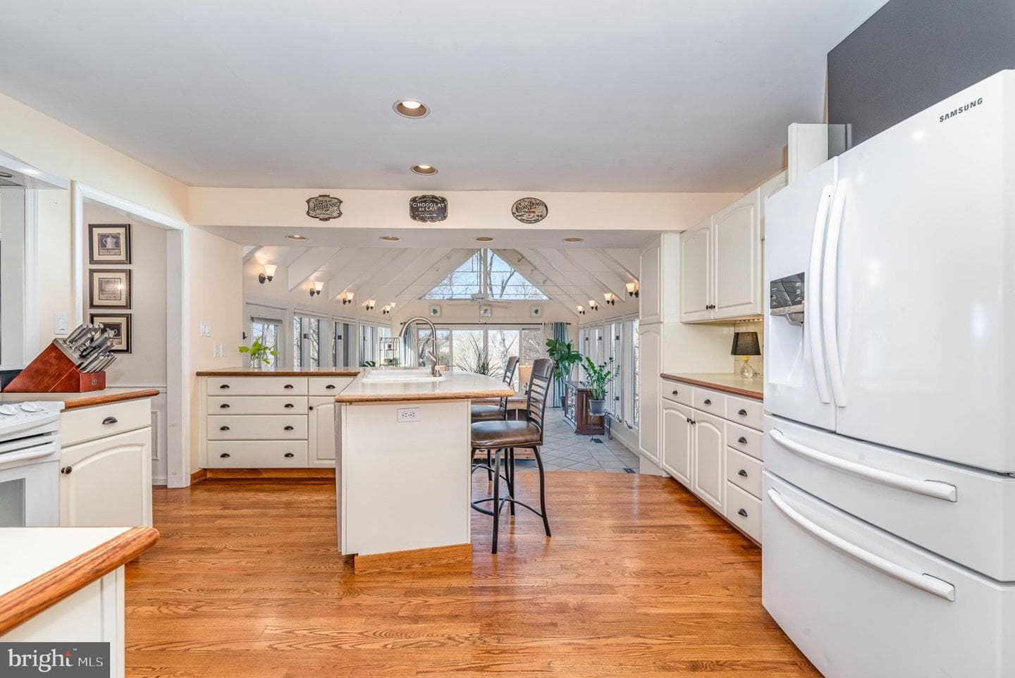 474 Woodcrest Drive photo 5